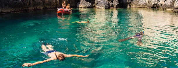 Azurové moře je ideální pro šnorchlování
